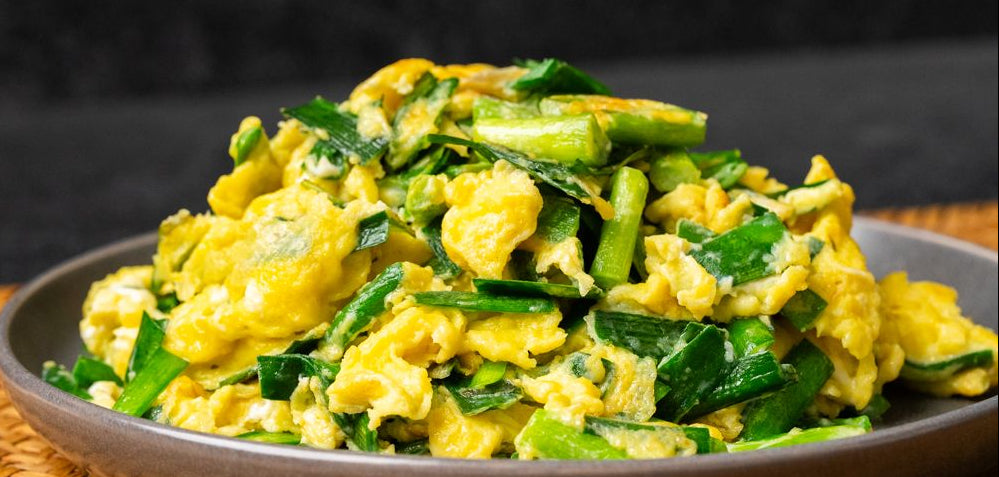 Chives and Scrambled Eggs (韭菜炒鸡蛋)
